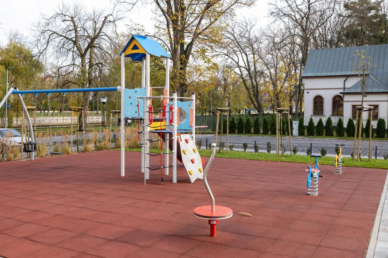 Apartamenty Platany Z Parkingiem By Noclegi Renters Kolobrzeg Exterior photo